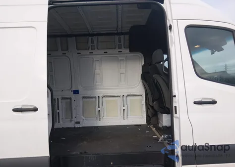 2020 Mercedes-Benz Sprinter 2500 High Roof V6 z USA, uszkodzony, nr VIN W1W4ECHY7LT037049